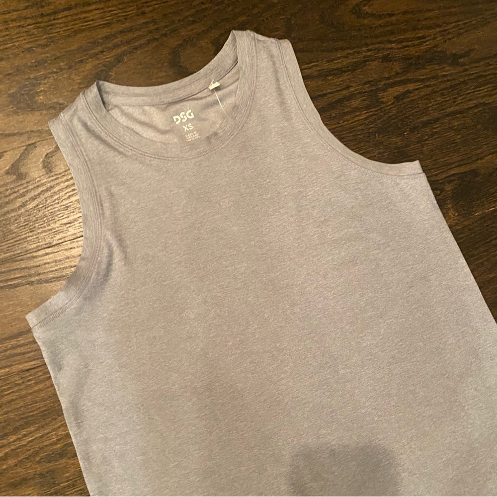 women’s athletic tank NWT